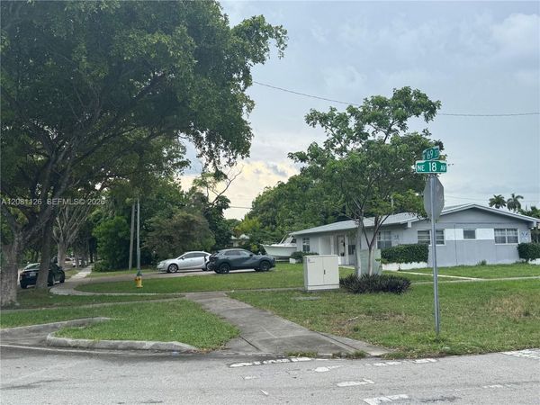 16900 NE 18th Ave , North Miami Beach, FL 33162