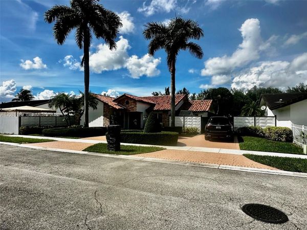 12851 NW 11th St , Miami, FL 33182
