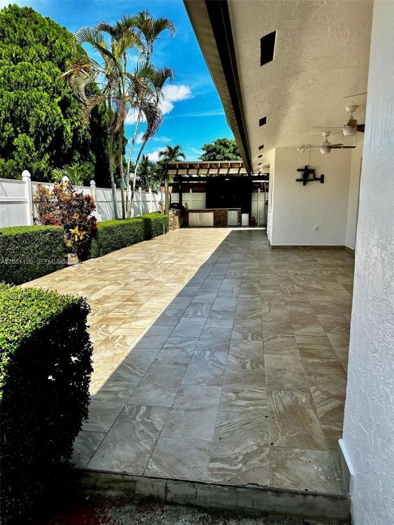 12851 NW 11th St, Miami, FL 33182 Photo