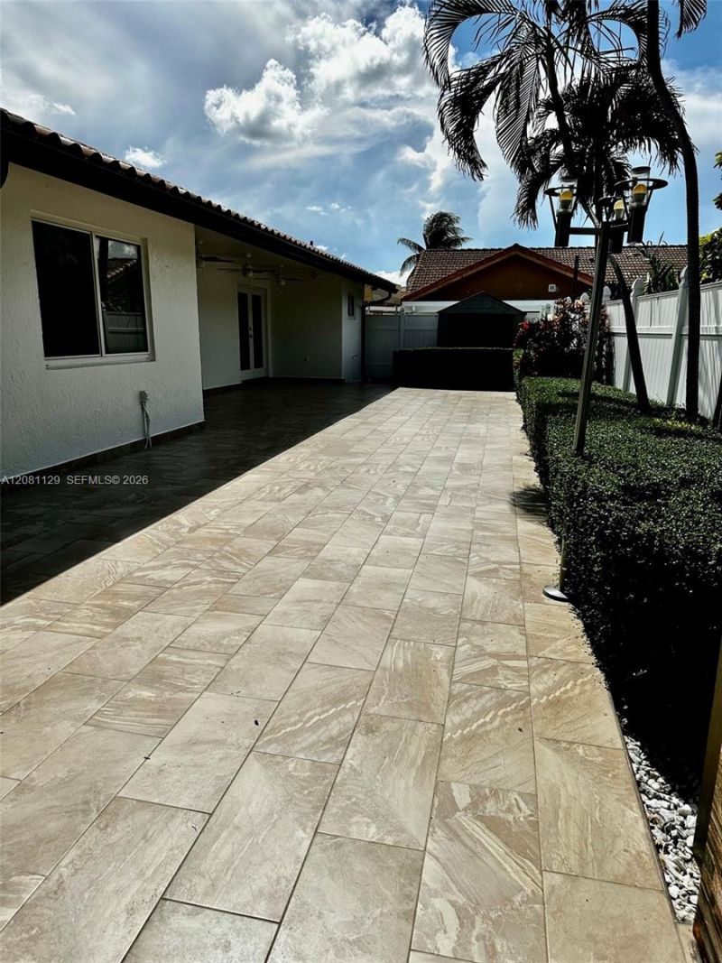12851 NW 11th St, Miami, FL 33182 Photo