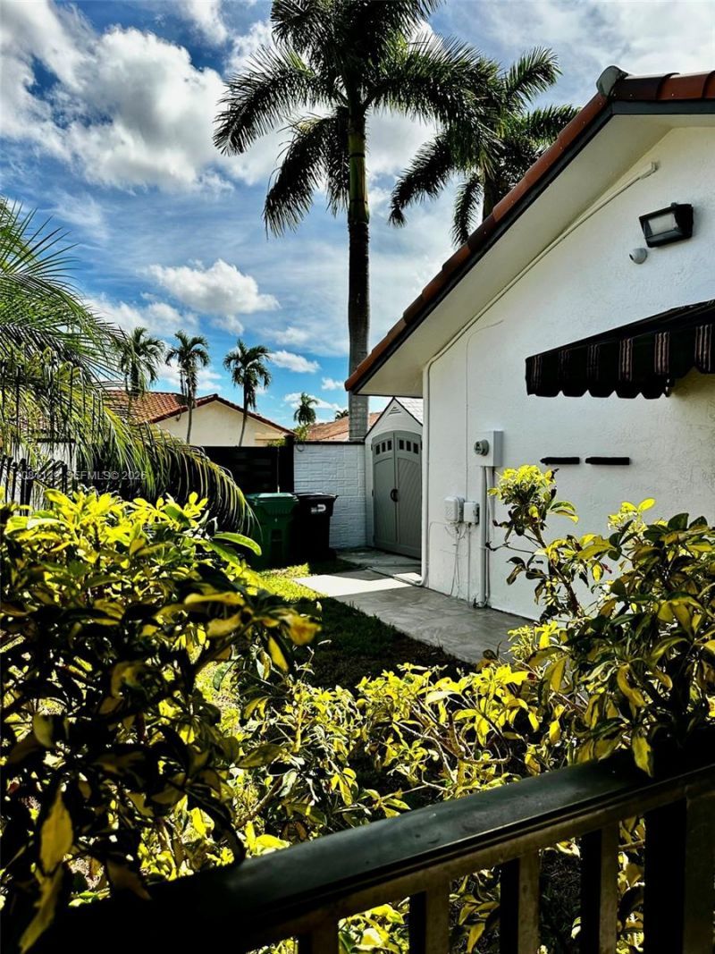 12851 NW 11th St, Miami, FL 33182 Photo