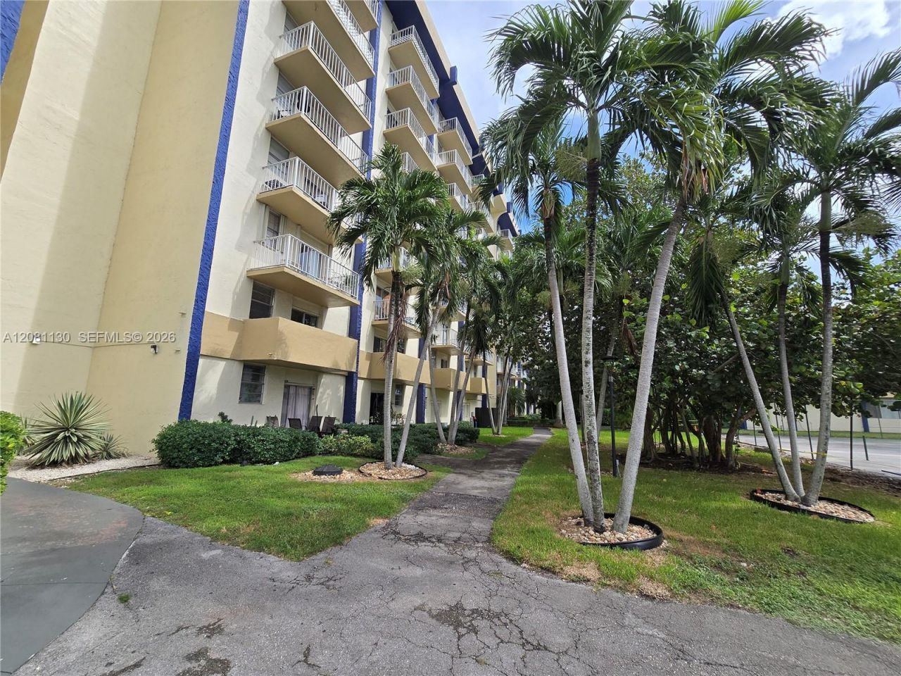 4550 NW 9th St, Unit 310E, Miami, FL 33126 Photo
