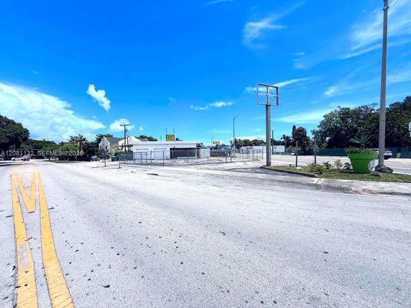 11815 NE 2nd Ave , Miami, FL 33161