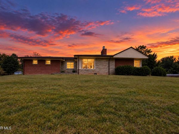 104 Unaka View Road, Johnson City, TN 37601