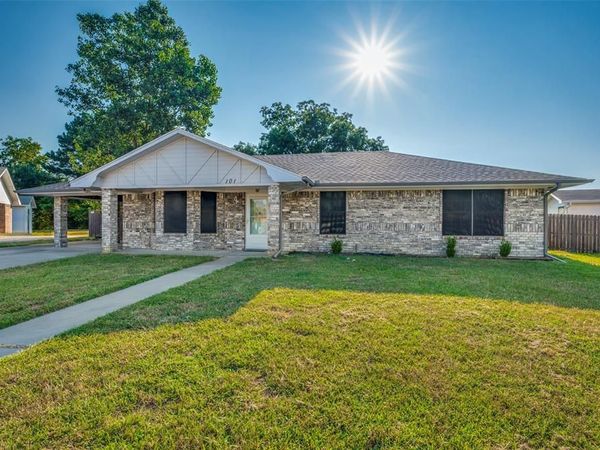 101 Sara Court , Collinsville, TX 76233