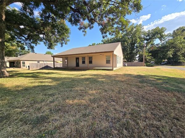 210 E El Camino Real, Weatherford, TX 76087