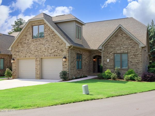 1 Castle Bridge Court , Pinehurst, NC 28374