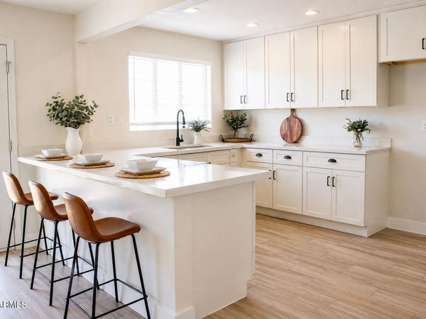 3739 W FLYNN Lane, Phoenix, AZ 85019