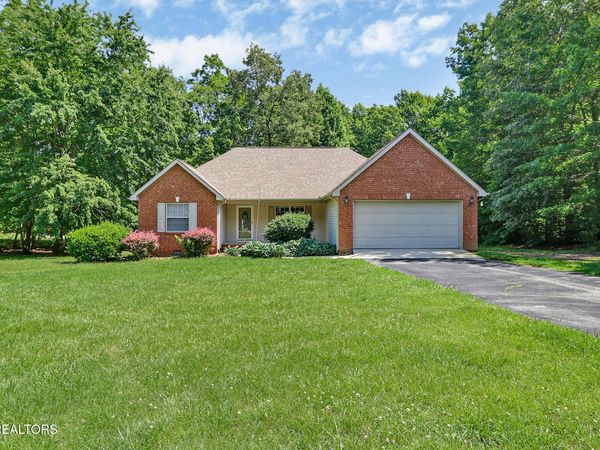 338 Swallows Crossing , Grimsley, TN 38565