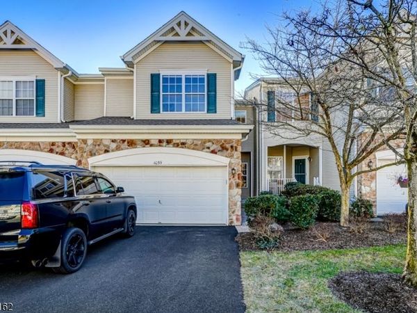 1039 Shadowlawn Dr, Green Brook, NJ 08812