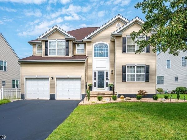 103 Timberhill Dr, Franklin, NJ 08823