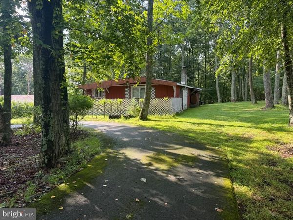 1222 VALLEY DRIVE, EAST STROUDSBURG, PA 18302