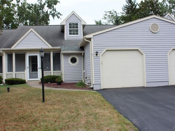 210 Springmoor Drive, Liverpool, NY 13088