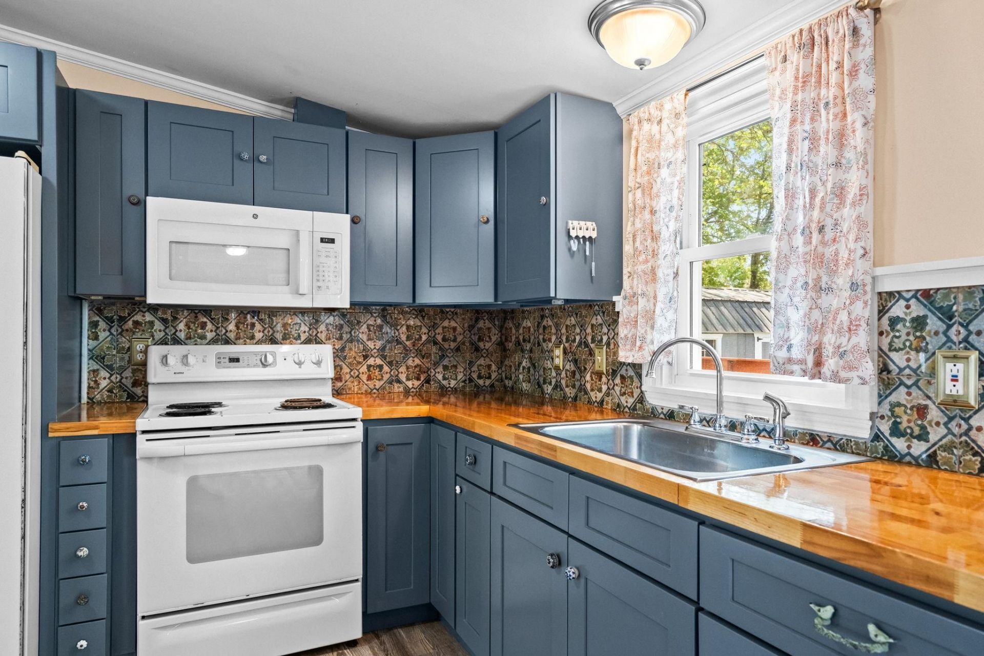 425 Sand Hill Dr.  Photo 15