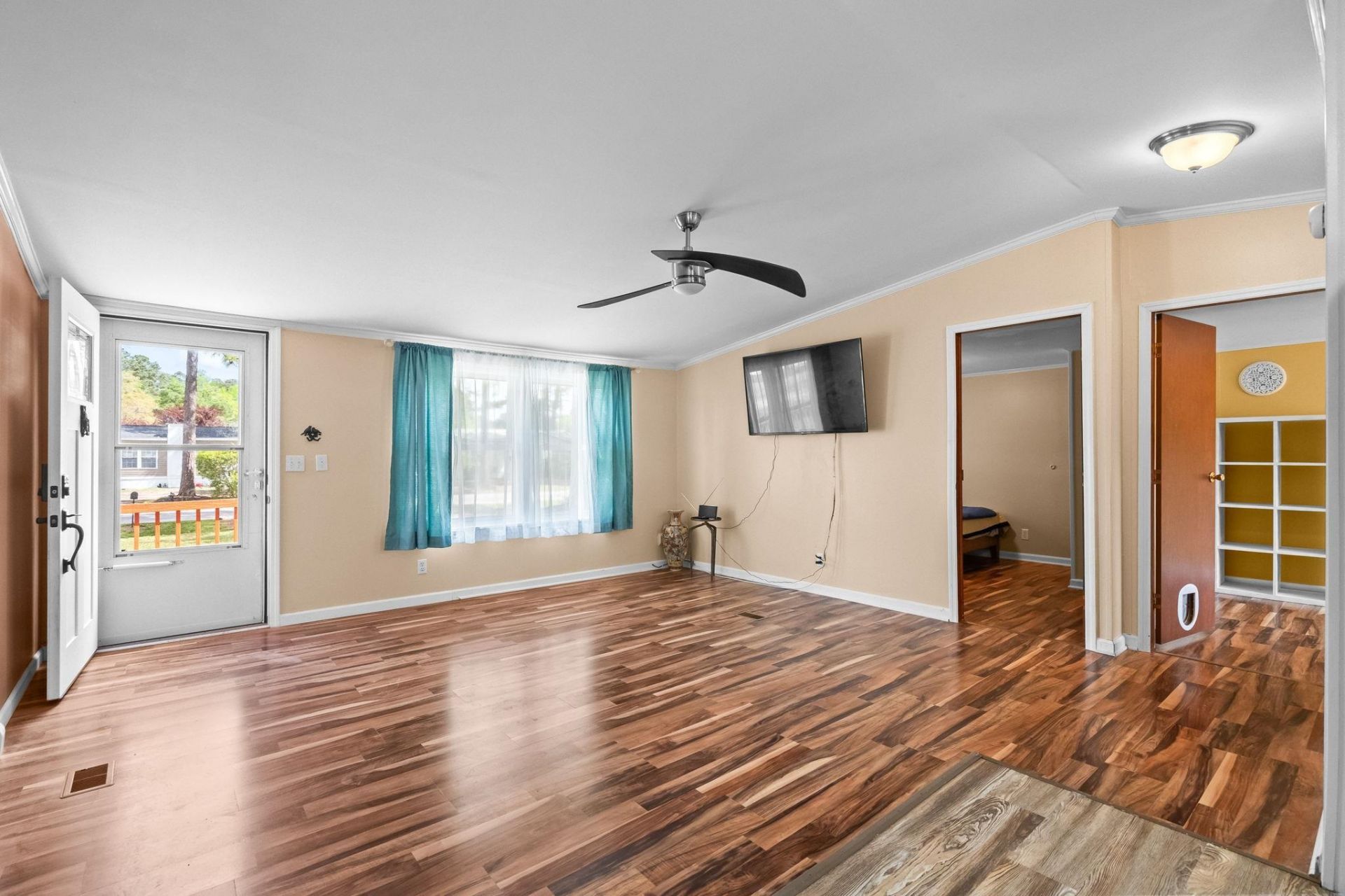 425 Sand Hill Dr.  Photo 4