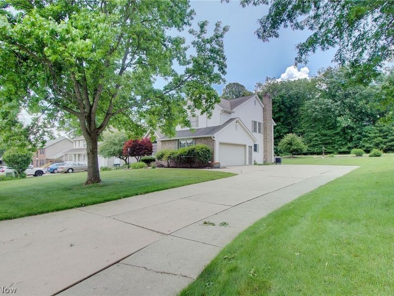 6094 Coppercove Circle NW, North Canton, OH 44720 Photo 3