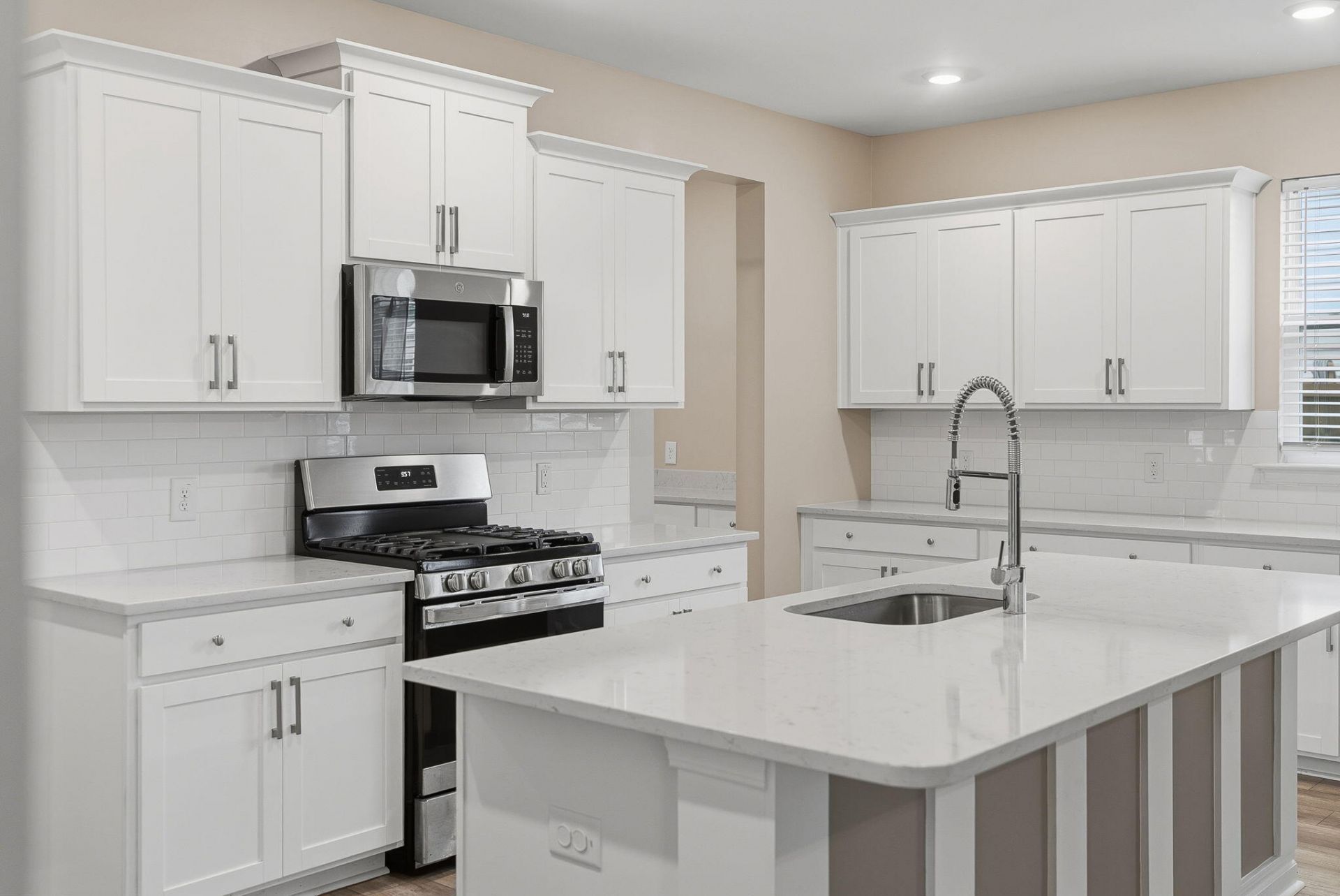 215 Squire Pope Road Photo 15
