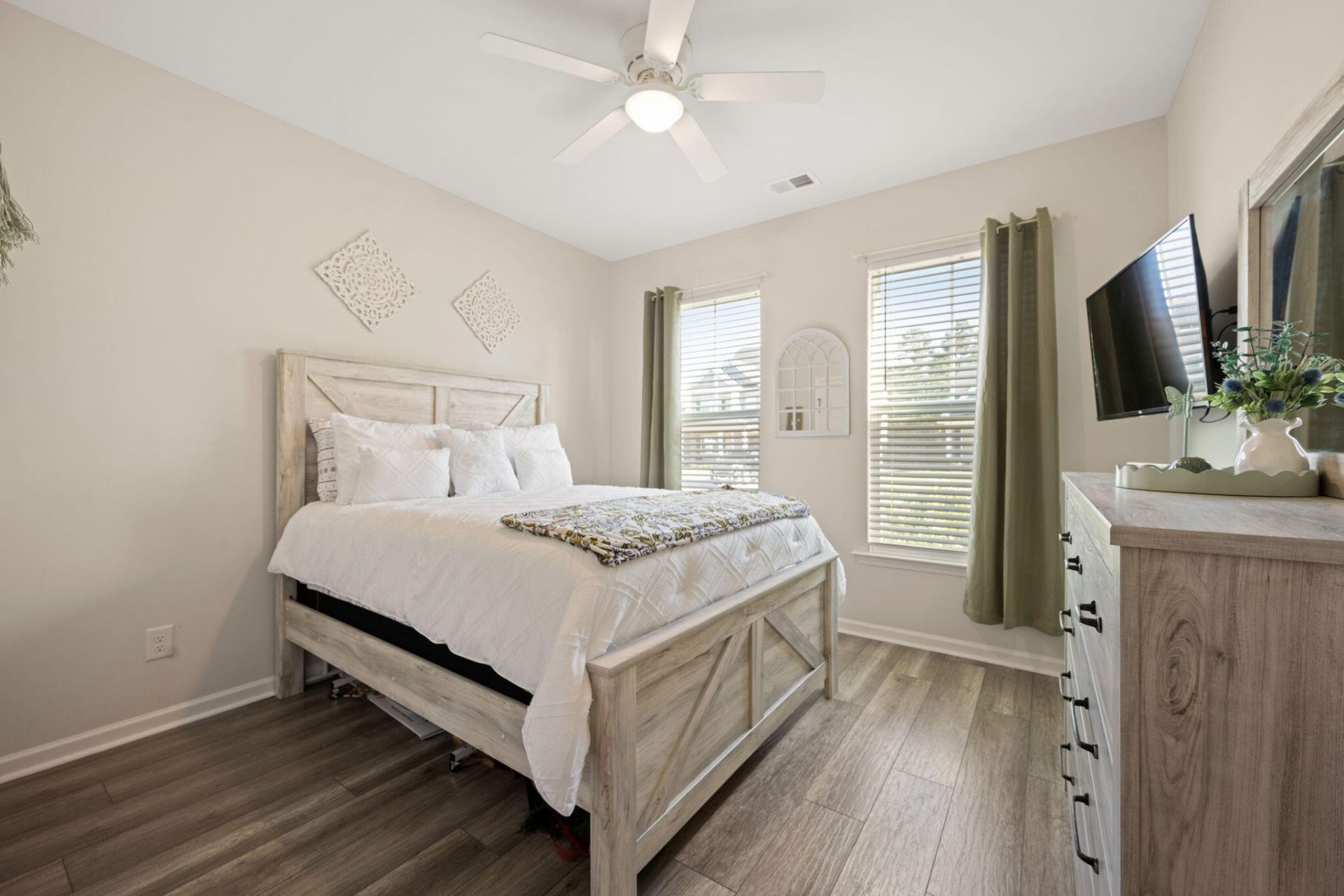 215 Squire Pope Road Photo 25