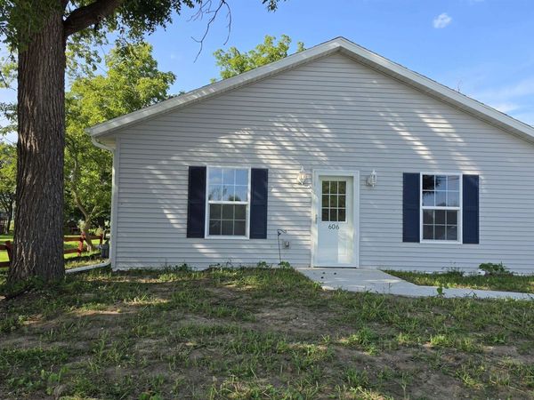 606 W Delavan Drive, Janesville, WI 53548