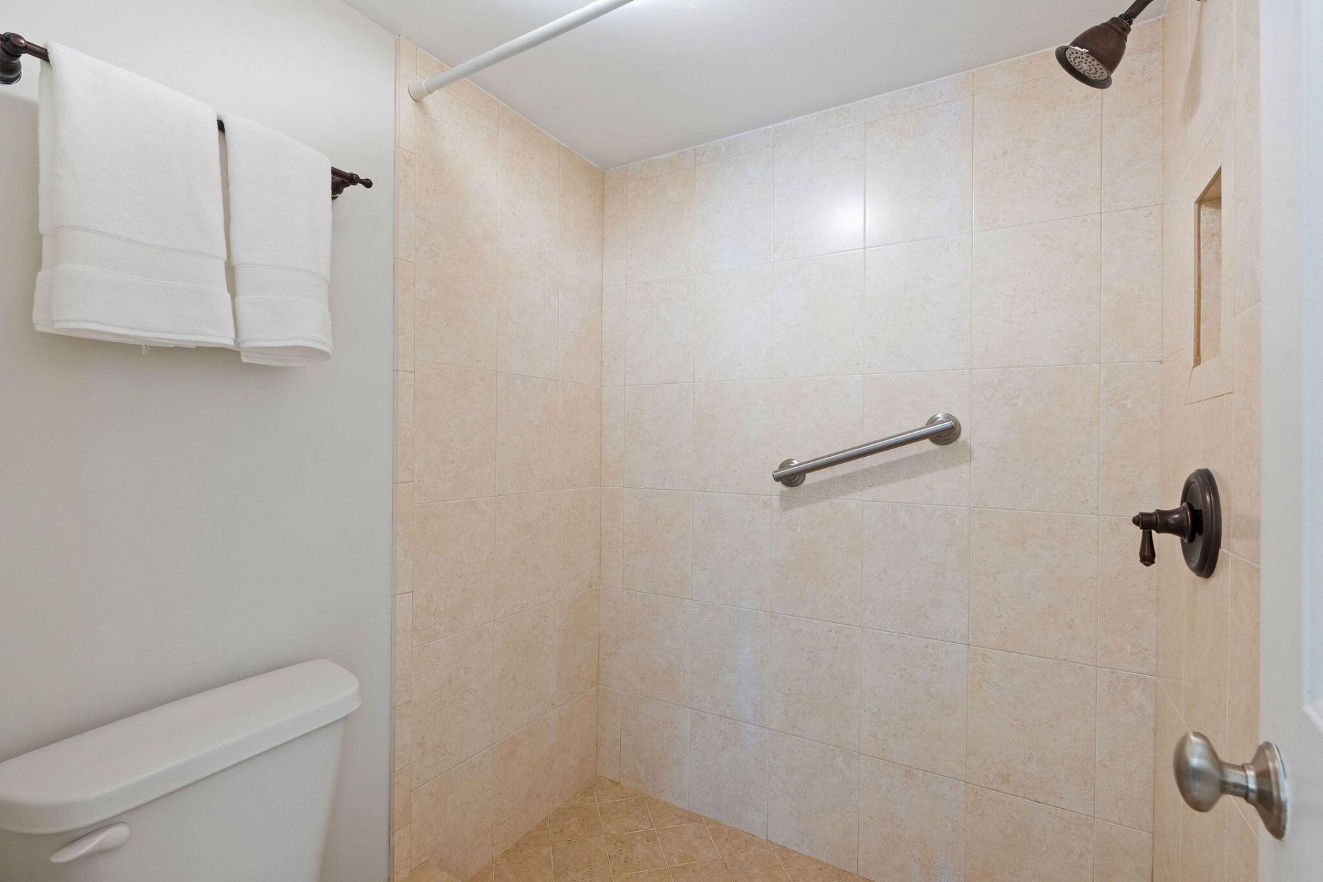 104500 Overseas Highway, Unit APT B102, Key Largo, FL 33037 Photo