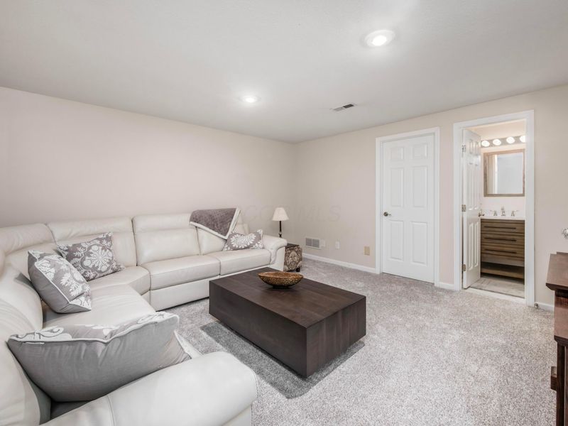 3678 Lakestone Circle, Hilliard, OH 43026 Photo 10