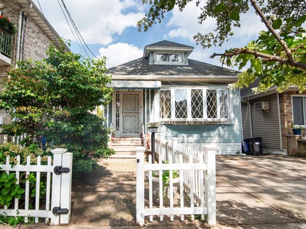 916 Hollywood Avenue , Bronx, NY 10465