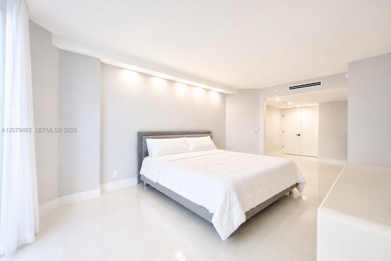 20185 E Country Club Dr , Unit 1801, Aventura, FL 33180 Photo