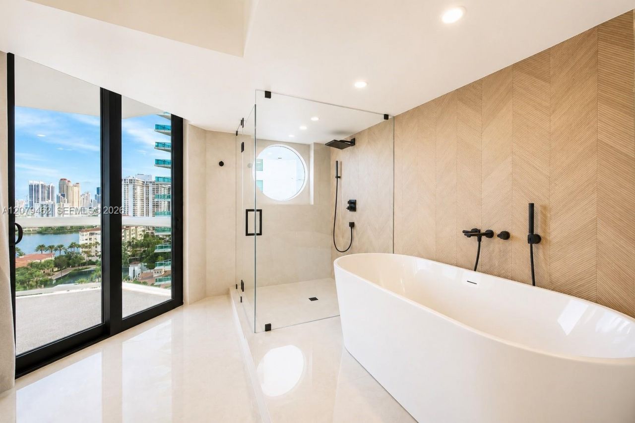 20185 E Country Club Dr , Unit 1801, Aventura, FL 33180 Photo
