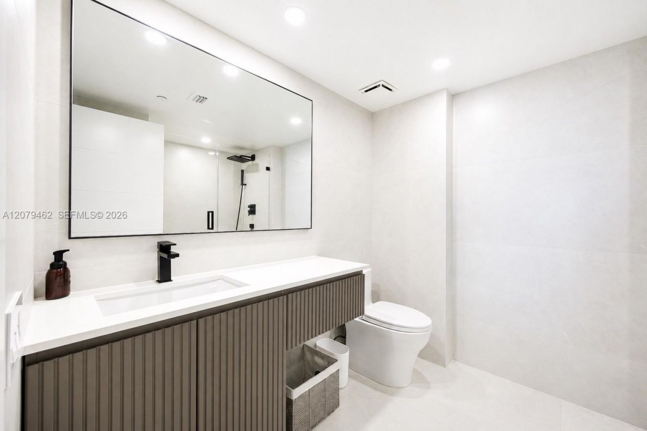 20185 E Country Club Dr , Unit 1801, Aventura, FL 33180 Photo