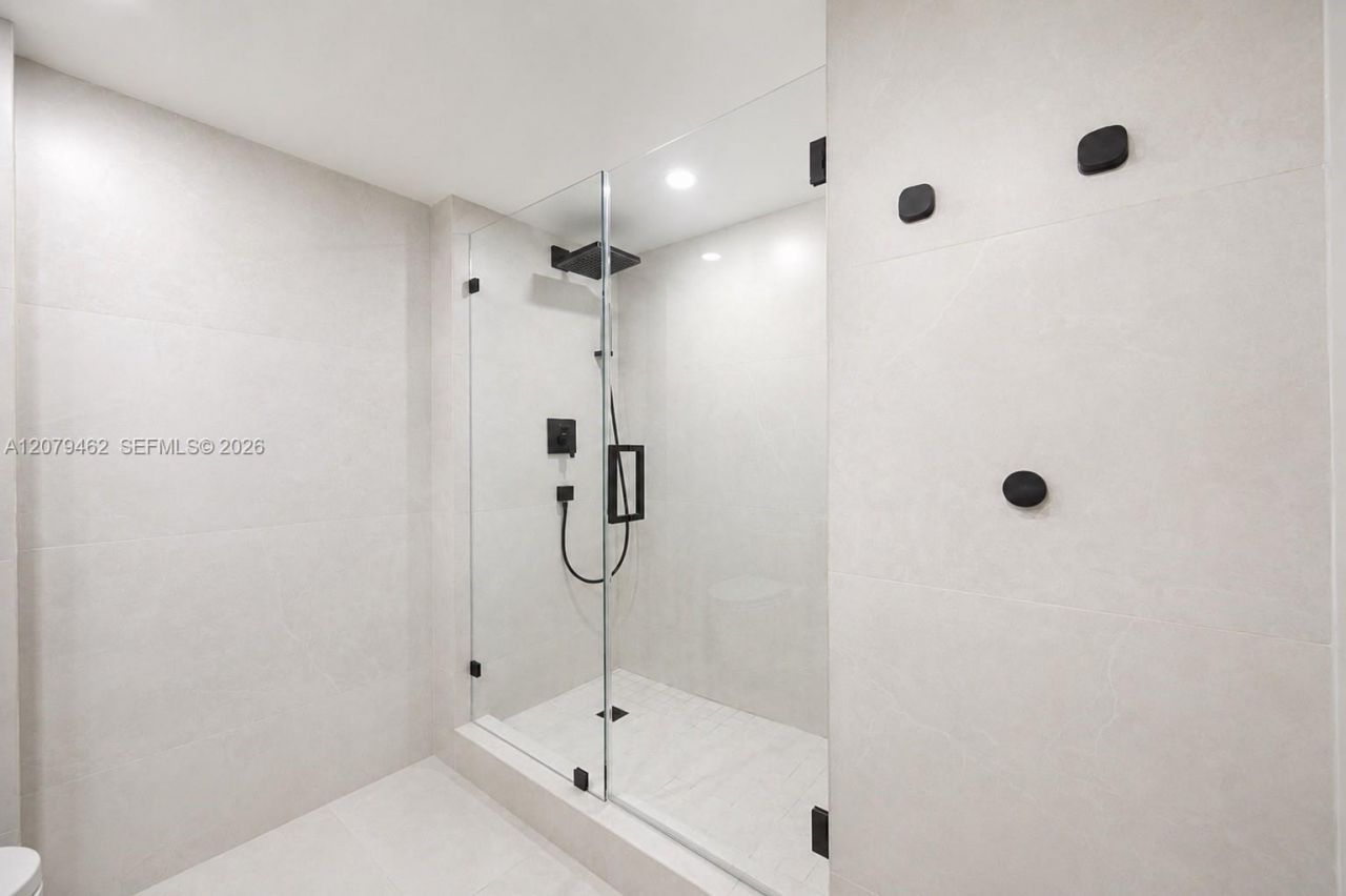 20185 E Country Club Dr , Unit 1801, Aventura, FL 33180 Photo
