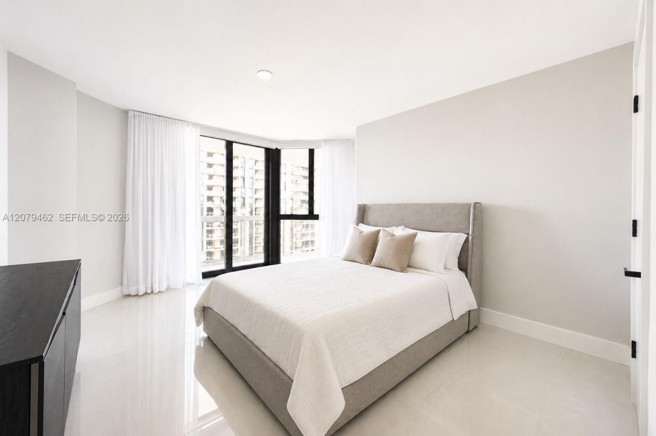 20185 E Country Club Dr , Unit 1801, Aventura, FL 33180 Photo