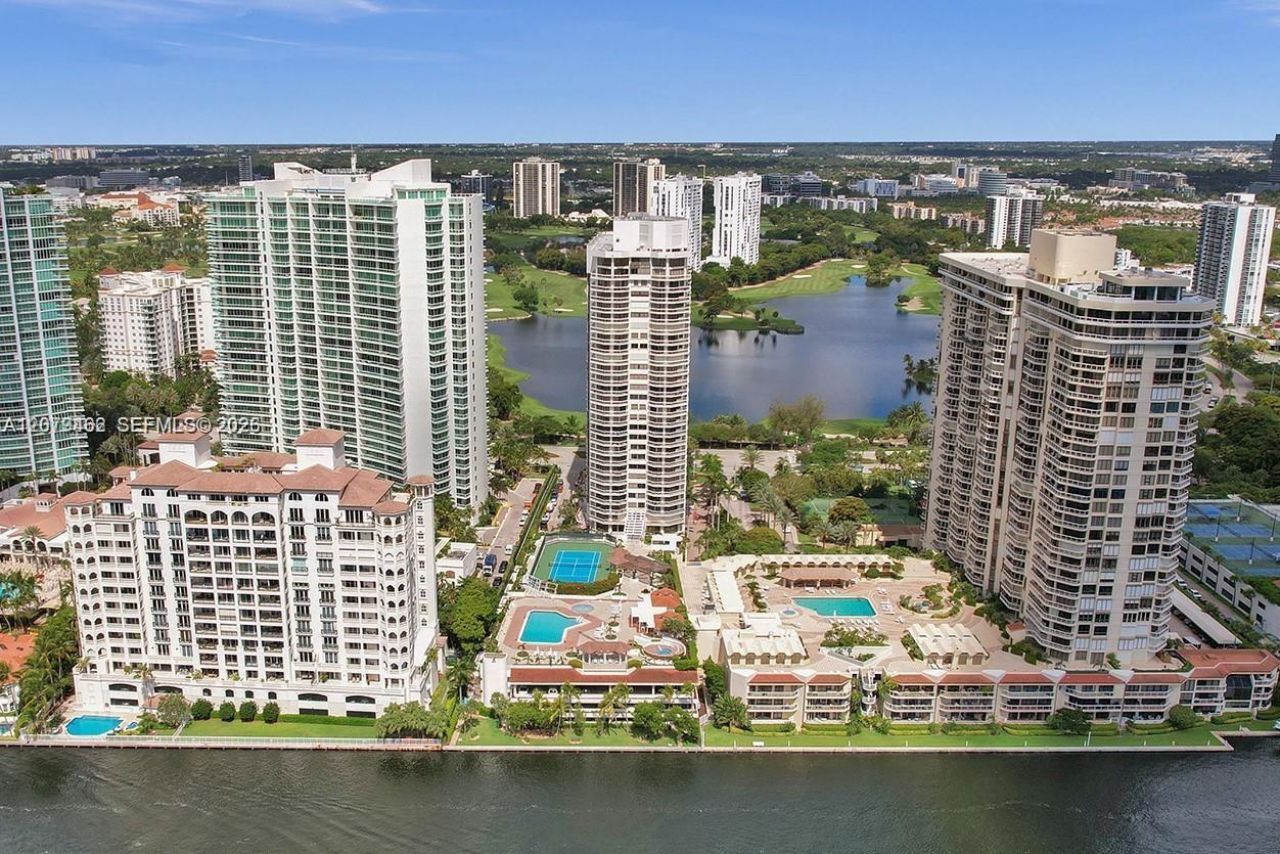 20185 E Country Club Dr , Unit 1801, Aventura, FL 33180 Photo