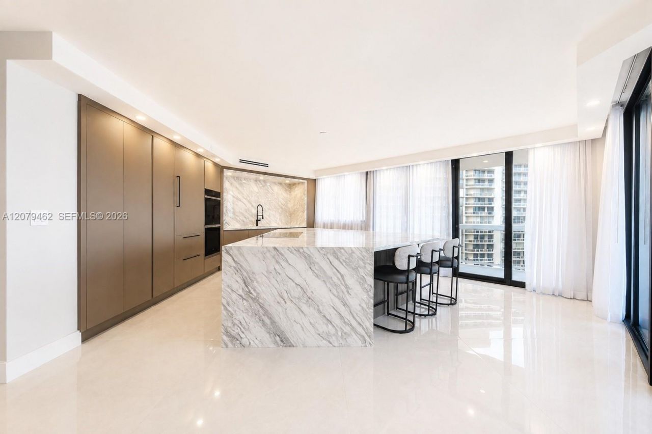 20185 E Country Club Dr , Unit 1801, Aventura, FL 33180 Photo