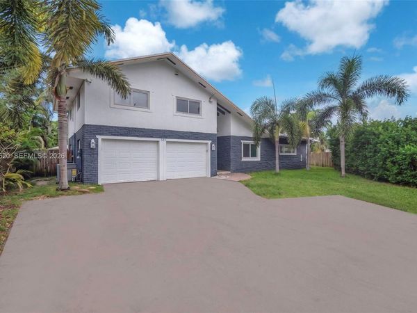 1436 NW 8th St , Dania Beach, FL 33004