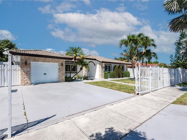 12485 SW 220th St, Miami, FL 33170