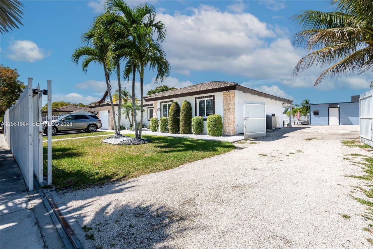 12485 SW 220th St, Miami, FL 33170 Photo