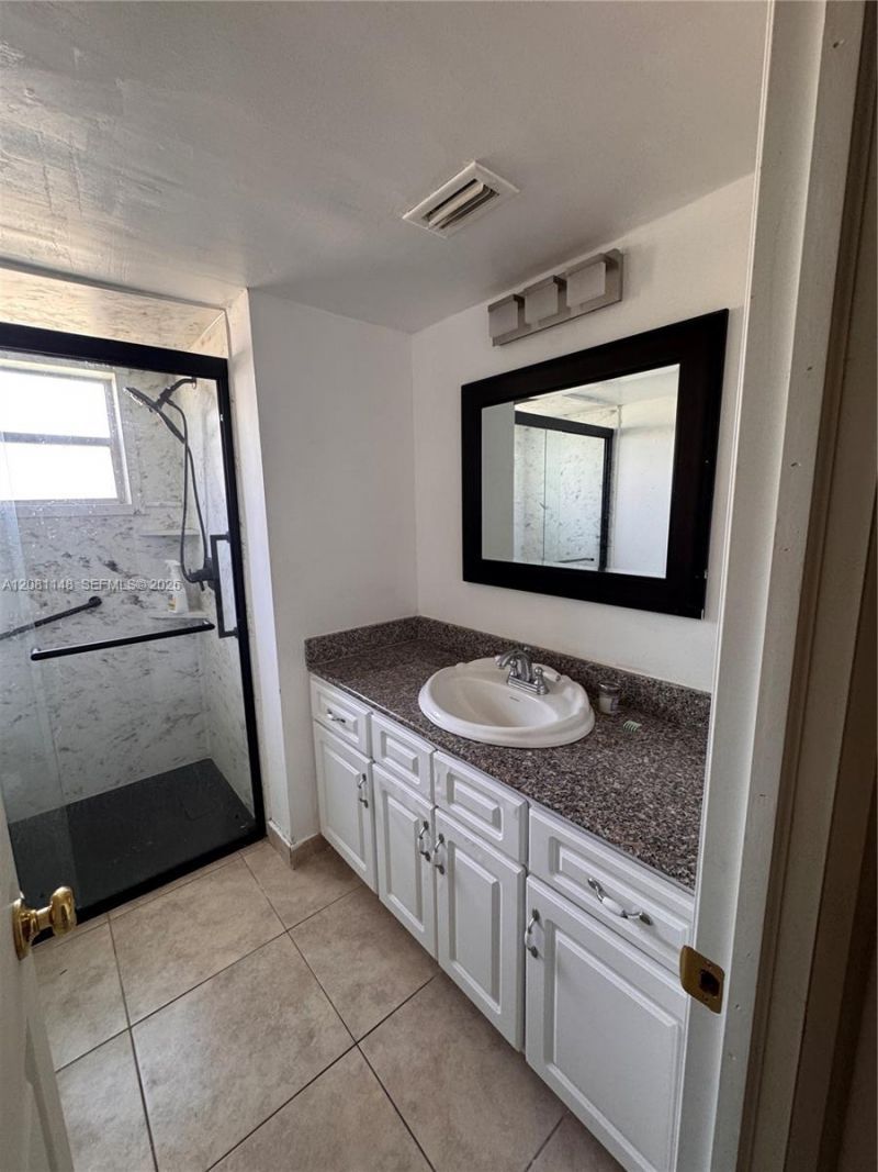 1670 NE 191st St, Unit 100-3, Miami, FL 33179 Photo