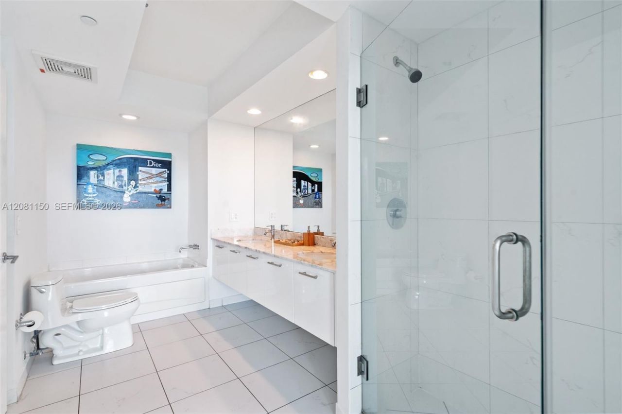 500 Brickell Ave , Unit 3000, Miami, FL 33131 Photo