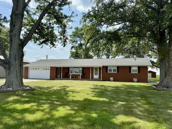908 N County Road 800E , Tuscola, IL 61953