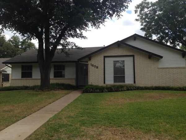 1608 Glenhill Lane , Lewisville, TX 75077