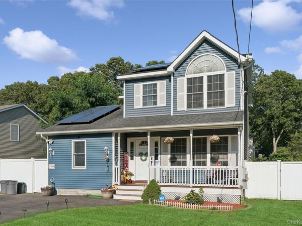 17 Robinwood Street , Mastic, NY 11950