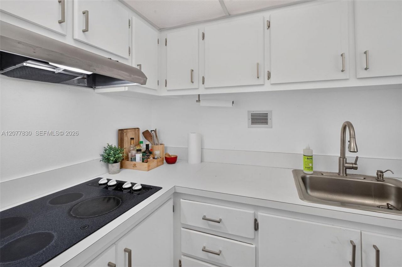 1000 West Ave, Unit 509, Miami Beach, FL 33139 Photo