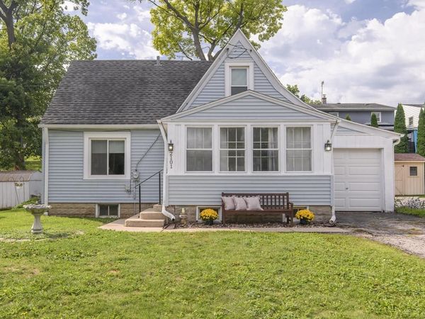 2101 Oaklawn AVENUE, Waukesha, WI 53188