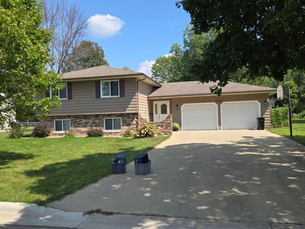1909 9th Street SW, Austin, MN 55912