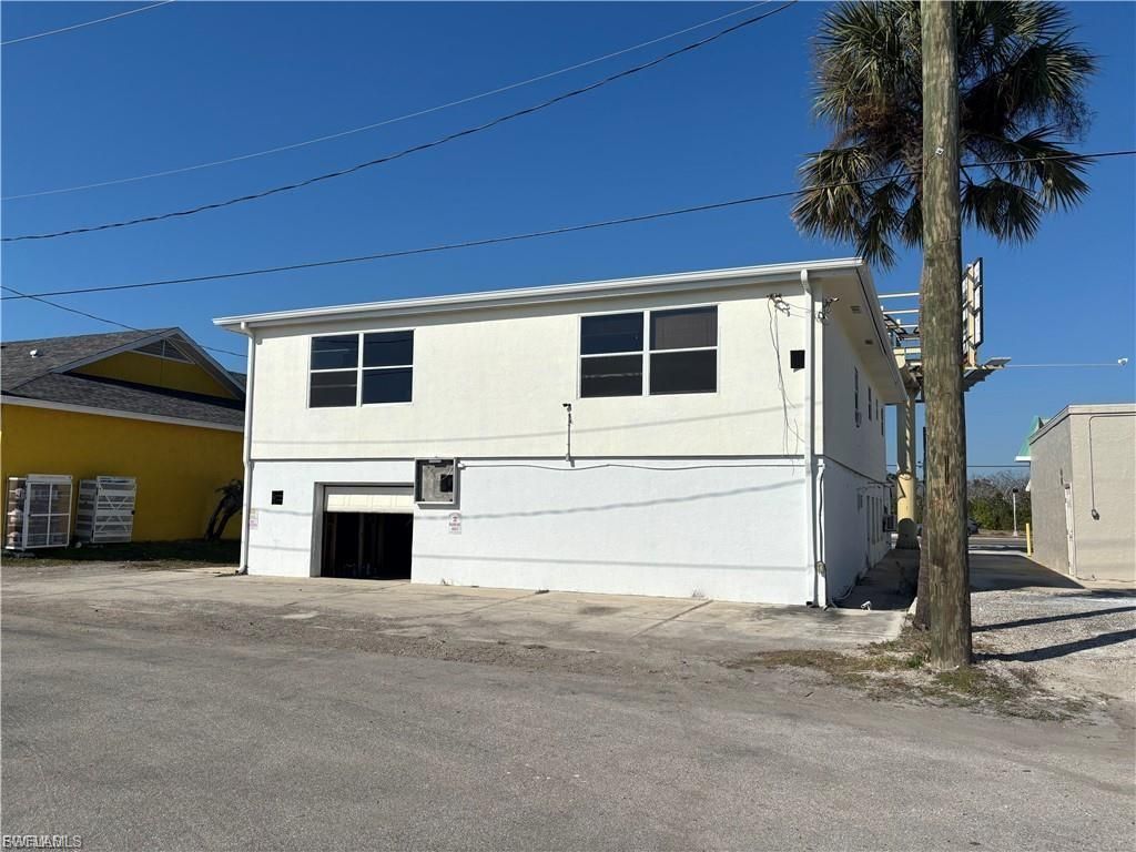 19011 San Carlos Blvd , Fort Myers Beach, FL 33931 Photo