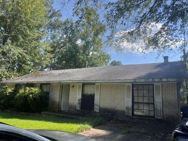 912 Edgehill Dr , Benton, AR 72015