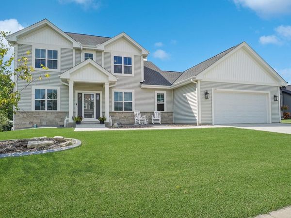 1391 Bluestem TRAIL, Oconomowoc, WI 53066