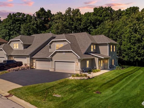 958 Autumn Ridge LANE, Hartford, WI 53027
