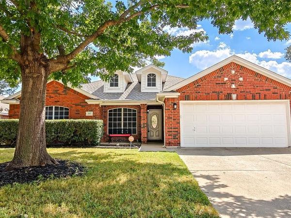557 Willowview Drive, Saginaw, TX 76179