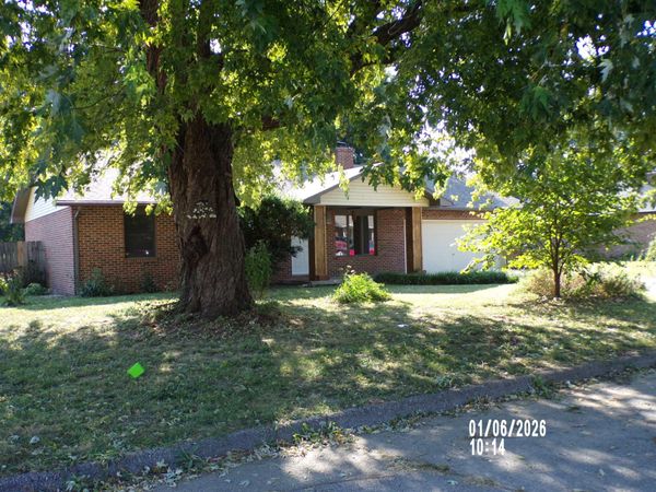 1816 S Hedgewood Drive S, Bolivar, MO 65613